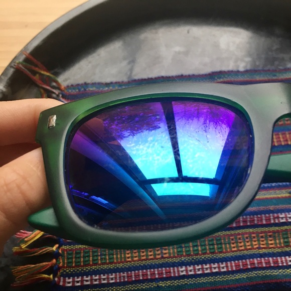 🟣 2/$10 Lot of 3 Sunglasses - Green, Blue, Purple - Picture 14 of 15